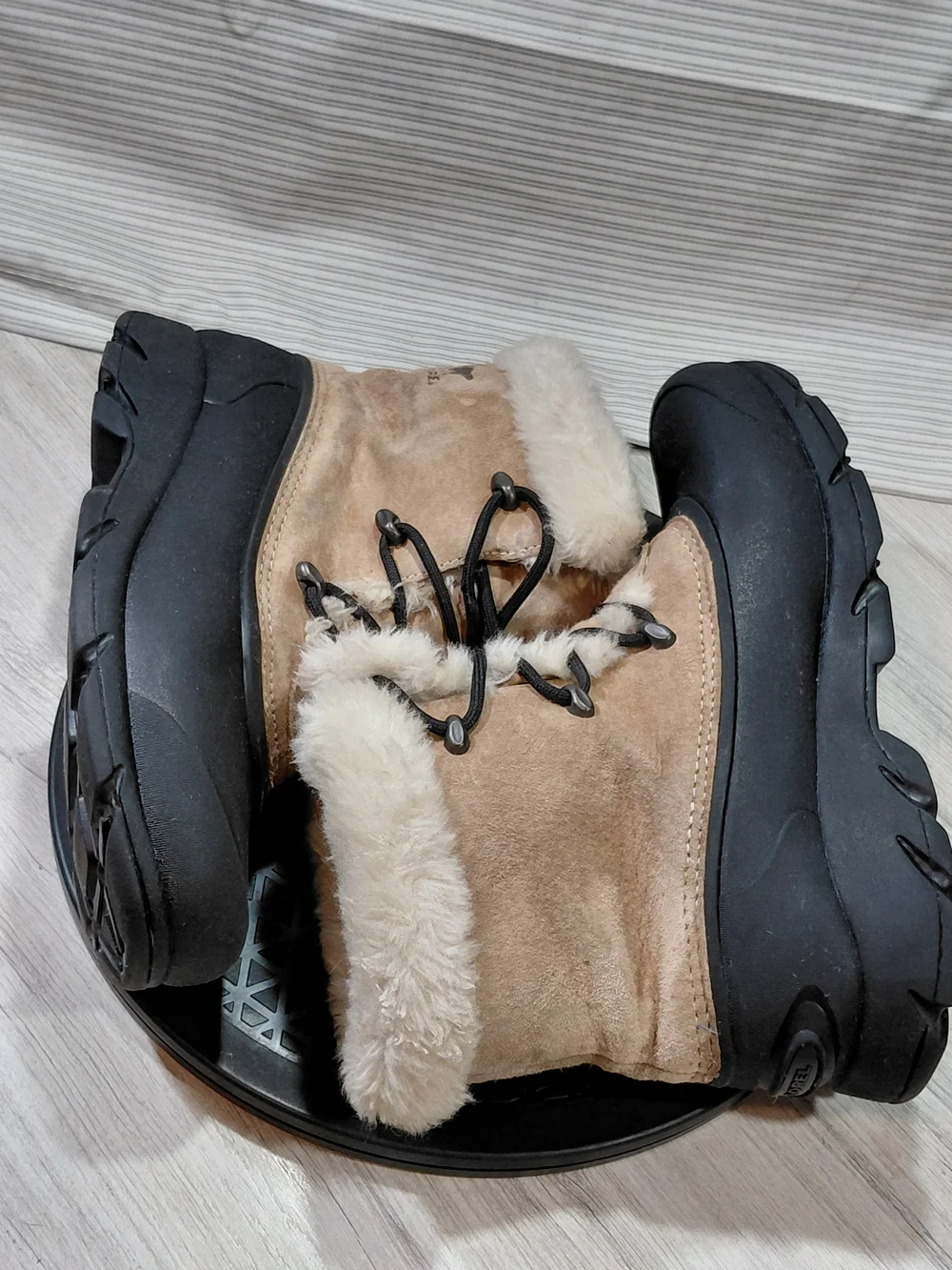 Sorel Women's Snow Angel Tan and Black Waterproof Winter Snow Boots SIZE 8